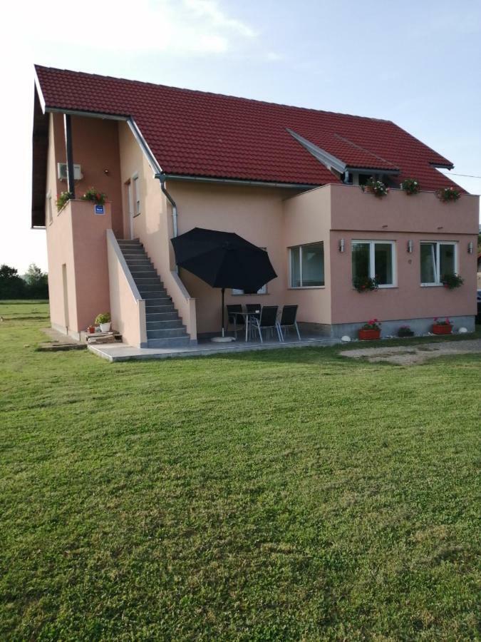 Appartamento Apartman Vidovic Korenica Esterno foto
